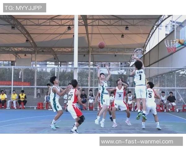 高中生热爱篮球运动展现青春活力与团队精神的精彩瞬间